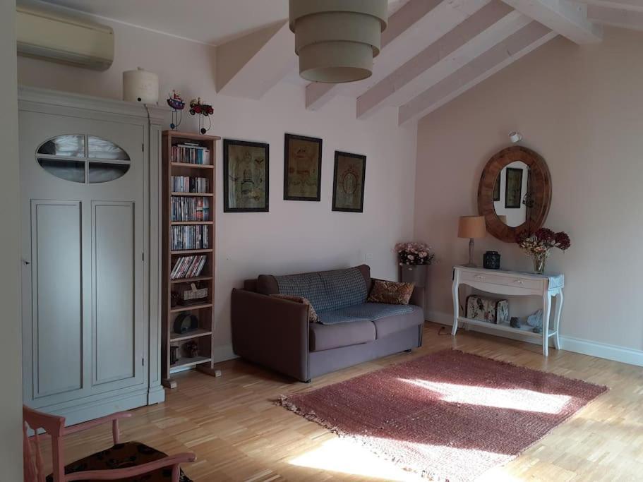 Elegant House With A Garden Apartment Mira Luaran gambar